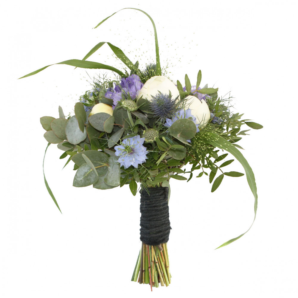 Vild brudebuket af årstidens blomster