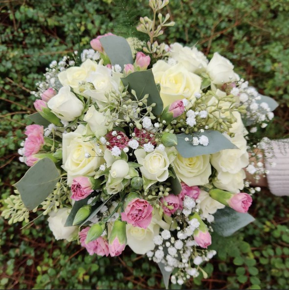 Romantisk brudebuket med roser