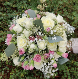 Romantisk brudebuket med roser